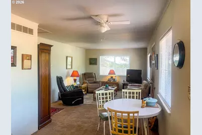 1389 NE Brooklyn Ave, Roseburg, OR 97470 - Photo 9