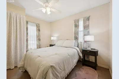 555 SE Cedar St, Hillsboro, OR 97123 - Photo 9