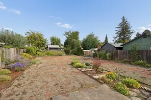 555 SE Cedar St, Hillsboro, OR 97123 - Photo 35