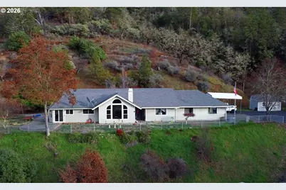 1040 Wards Creek Rd, Rogue River, OR 97537 - Photo 1