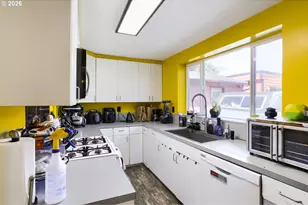 7817 SE Strawberry Ln, Milwaukie, OR 97267 - Photo 9