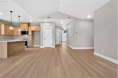 2201 E Juniper Cir #20, La Center, WA 98629 - Photo 11