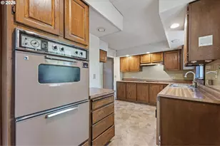 7526 SW Capitol Hill Rd, Portland, OR 97219 - Photo 9