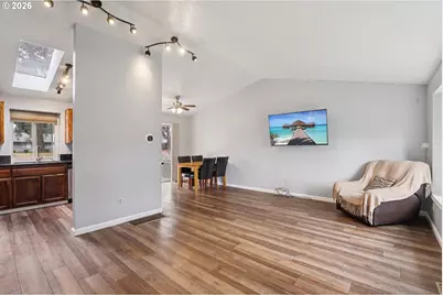 691 SW Linneman Ct, Gresham, OR 97030 - Photo 5