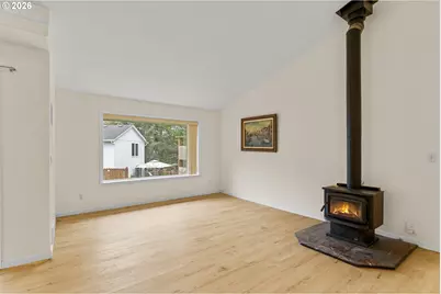 720 SW Pioneer Ct, Willamina, OR 97396 - Photo 3