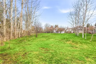 335 NE Hillwood Dr, Hillsboro, OR 97124 - Photo 5