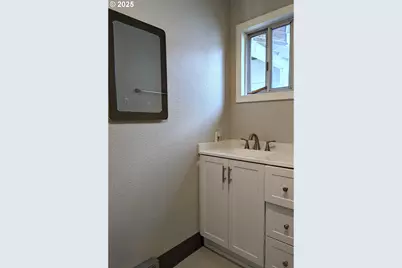 47564 School St, Oakridge, OR 97463 - Photo 19