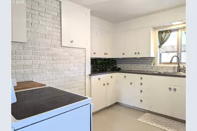 47564 School St, Oakridge, OR 97463 - Photo 9