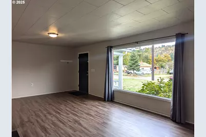 47564 School St, Oakridge, OR 97463 - Photo 5