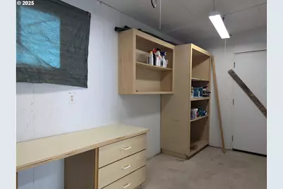 47564 School St, Oakridge, OR 97463 - Photo 29