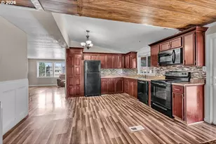 1428 NW 5th St, McMinnville, OR 97128 - Photo 13