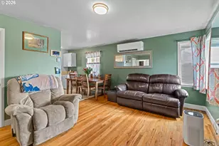 950 W 17th St, Coquille, OR 97423 - Photo 5