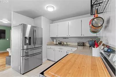 950 W 17th St, Coquille, OR 97423 - Photo 9