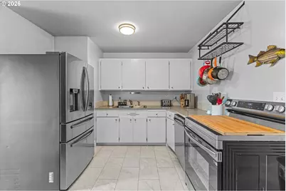 950 W 17th St, Coquille, OR 97423 - Photo 11