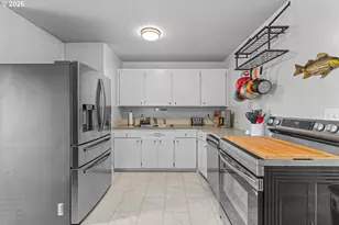 950 W 17th St, Coquille, OR 97423 - Photo 11