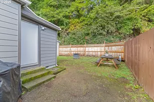 950 W 17th St, Coquille, OR 97423 - Photo 23
