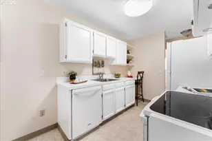 3216 SW 11th Ave, Portland, OR 97239 - Photo 17