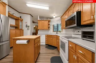 300 SE Lacreole Dr, Dallas, OR 97338 - Photo 7