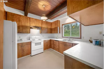 604 Thorton Oar Ln, Reedsport, OR 97467 - Photo 9