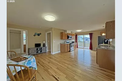 616 Pacific Ave, Brookings, OR 97415 - Photo 3