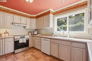 6010 S Corbett Ave, Portland, OR 97239 - Photo 9