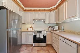 6010 S Corbett Ave, Portland, OR 97239 - Photo 11