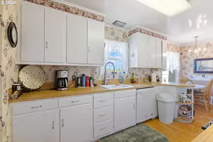 1211 Fairview St, Myrtle Point, OR 97458 - Photo 17