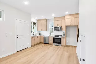 8630 SW 21st Ave, Portland, OR 97219 - Photo 3