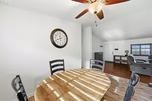 260 21st St, Albany, OR 97322 - Photo 15