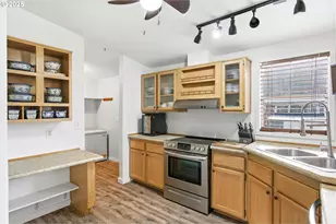 260 21st St, Albany, OR 97322 - Photo 7