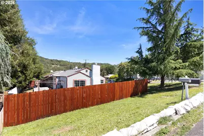 1620 NE Winter St, Roseburg, OR 97470 - Photo 3