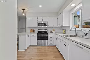 547 Fir St, Woodburn, OR 97071 - Photo 9