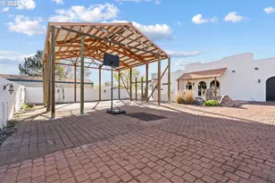 832 E Main St, Hermiston, OR 97838 - Photo 3