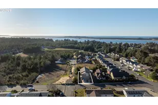 752 Madison St, Coos Bay, OR 97420 - Photo 3