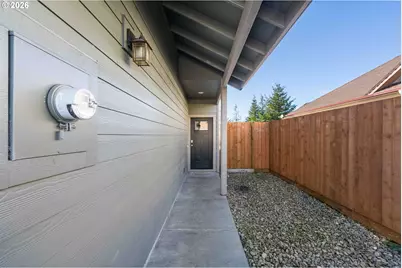 752 Madison St, Coos Bay, OR 97420 - Photo 5