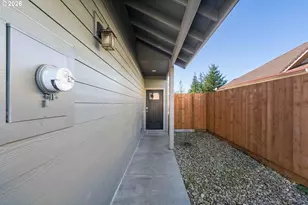 752 Madison St, Coos Bay, OR 97420 - Photo 5