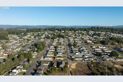 752 Madison St, Coos Bay, OR 97420 - Photo 15