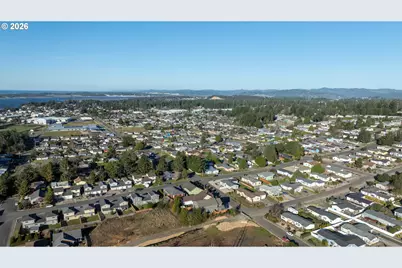 752 Madison St, Coos Bay, OR 97420 - Photo 13
