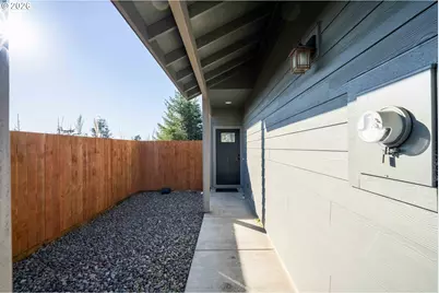 752 Madison St, Coos Bay, OR 97420 - Photo 21