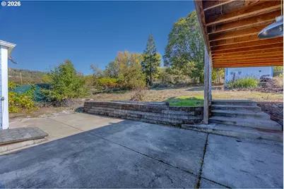 1661 NE Winter St, Roseburg, OR 97470 - Photo 5
