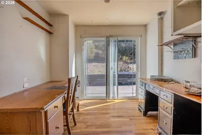 1661 NE Winter St, Roseburg, OR 97470 - Photo 17