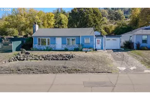 1661 NE Winter St, Roseburg, OR 97470 - Photo 1