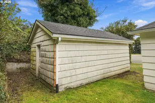 325 1st St SW, Bandon, OR 97411 - Photo 27