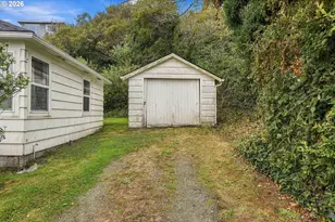 325 1st St SW, Bandon, OR 97411 - Photo 29