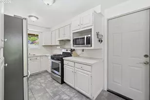2080 W Harrison Ave, Cottage Grove, OR 97424 - Photo 13
