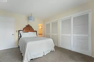 198 N Hayden Bay Dr, Portland, OR 97217 - Photo 13