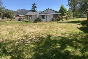 250 Reston Rd, Roseburg, OR 97471 - Photo 3