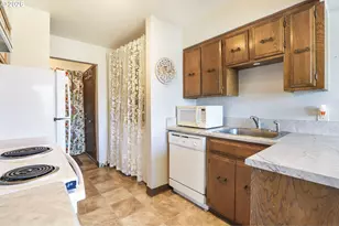 1622 E 9th St, The Dalles, OR 97058 - Photo 13