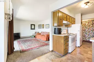 1622 E 9th St, The Dalles, OR 97058 - Photo 9