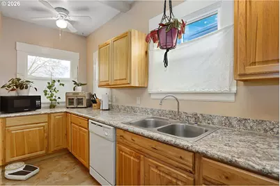 1117 E 9th St, The Dalles, OR 97058 - Photo 9